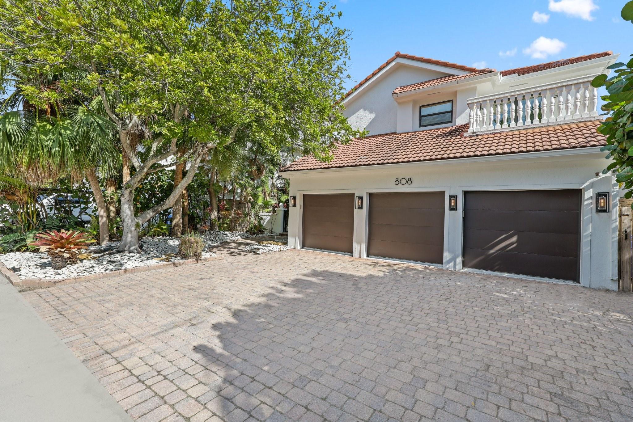 808 Solar Isle Dr