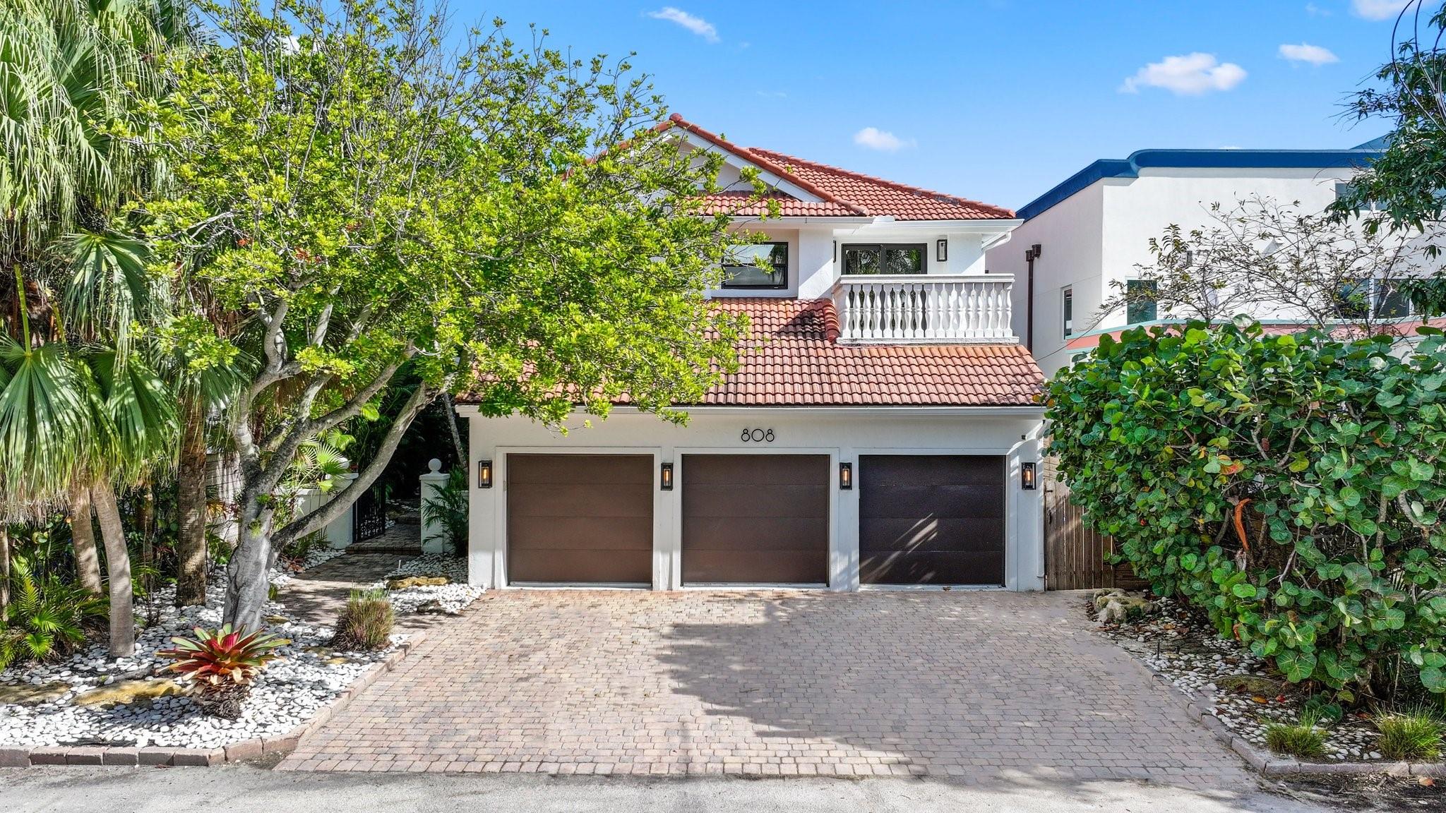 808 Solar Isle Dr