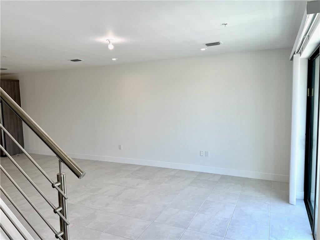 559 NE 21st Ct 5