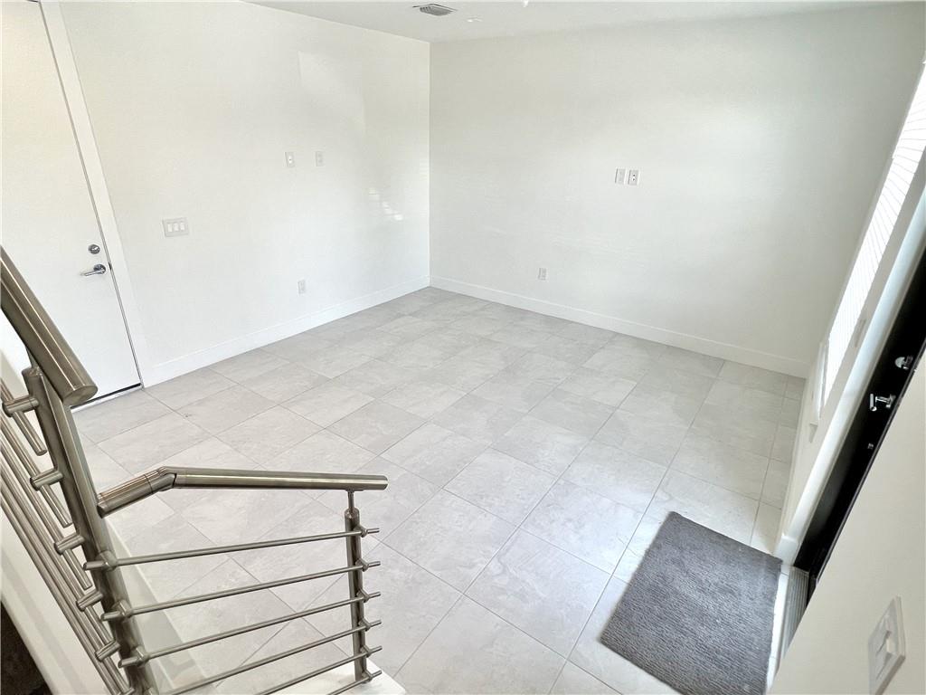 559 NE 21st Ct 5