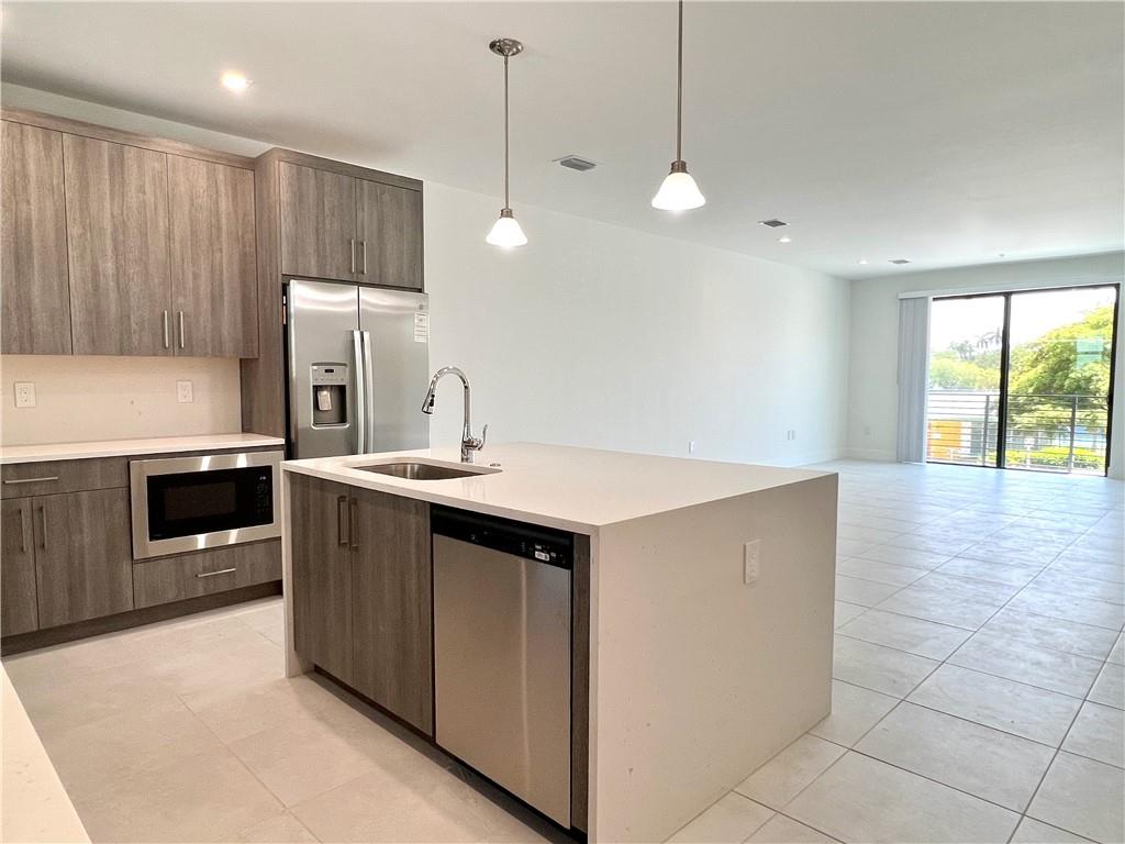 559 NE 21st Ct 5