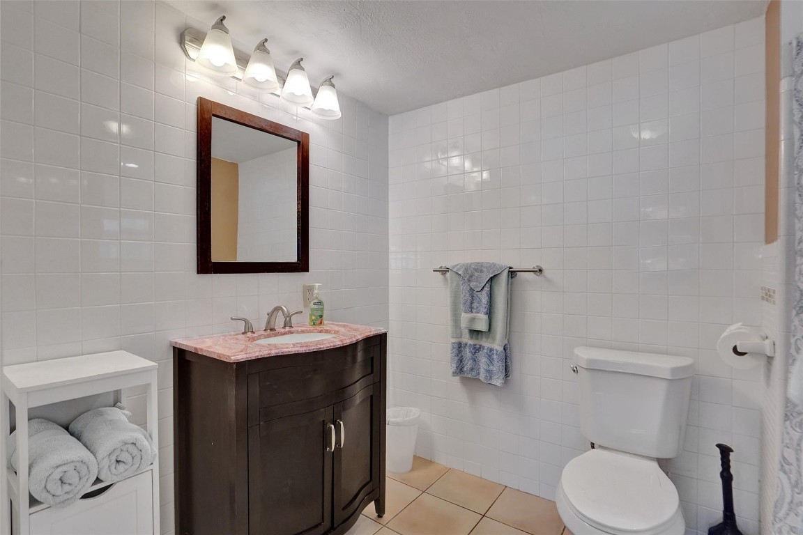 2430 Bimini Ln