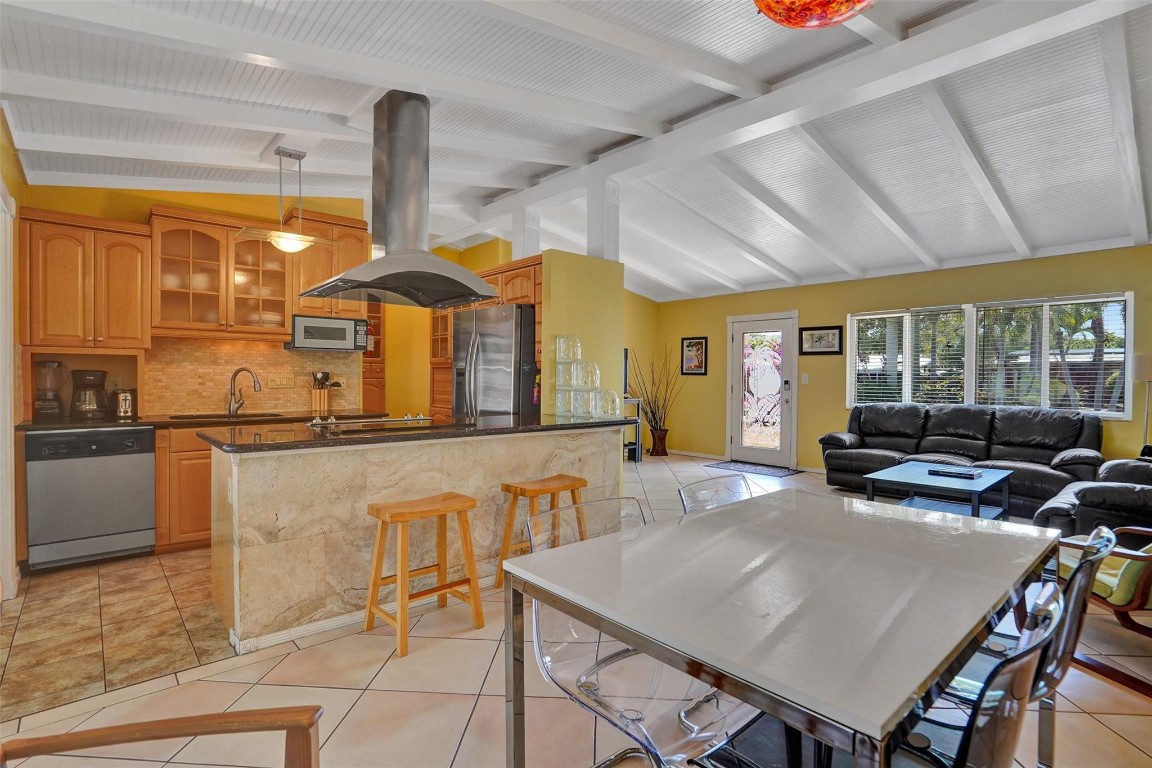 2430 Bimini Ln