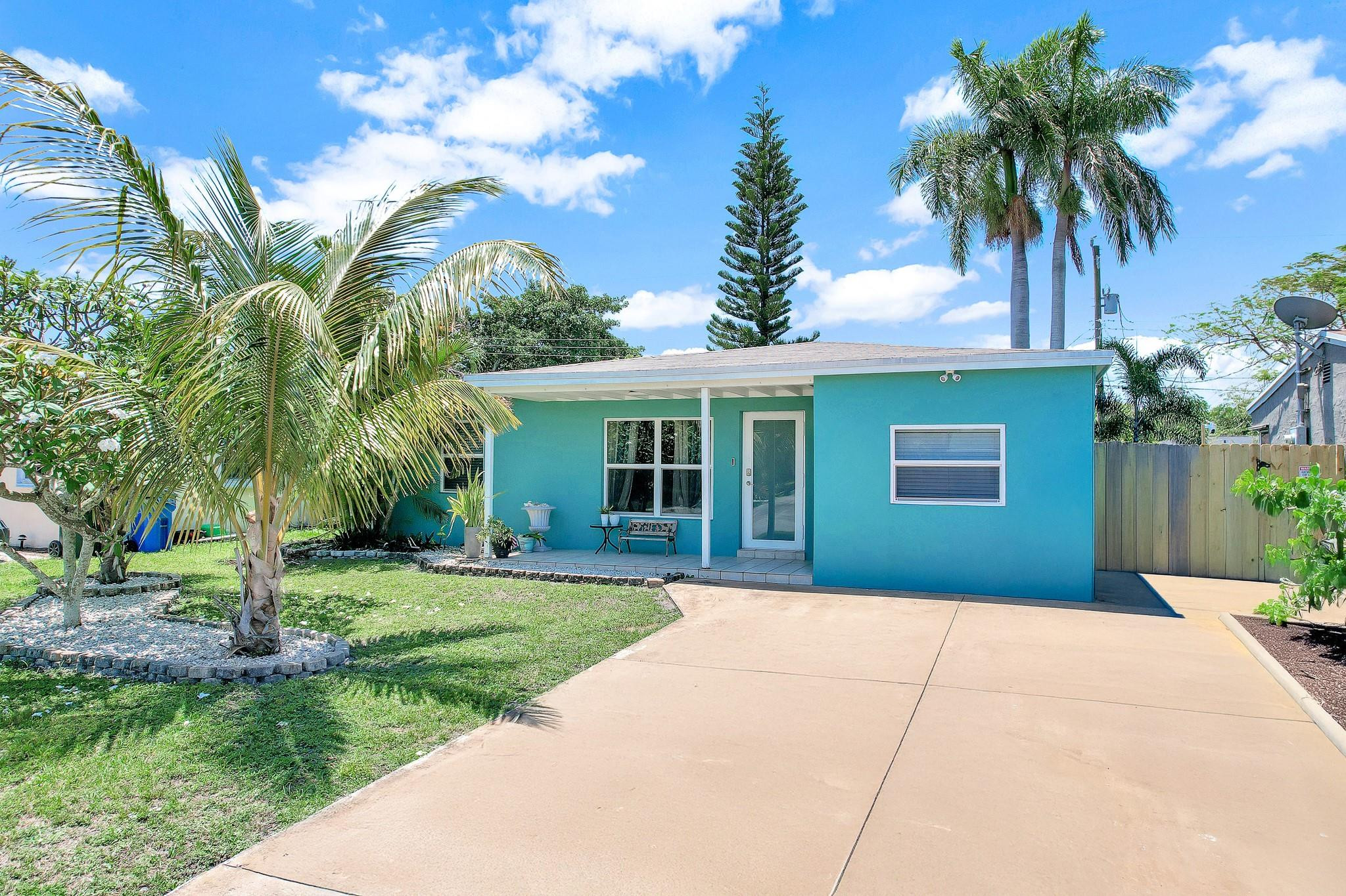 320 NW 51st Ct