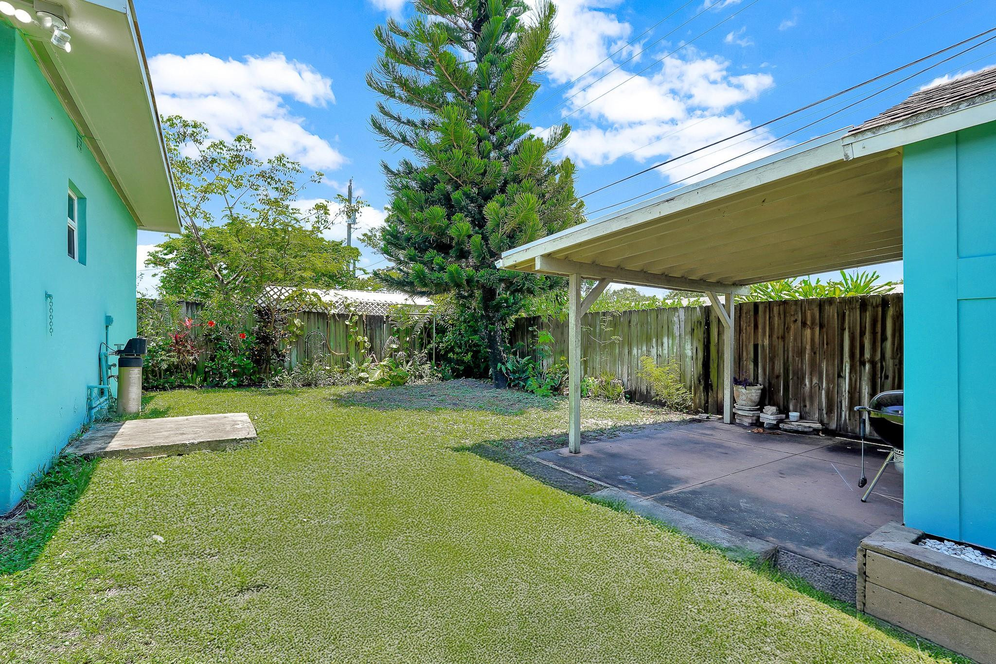 320 NW 51st Ct