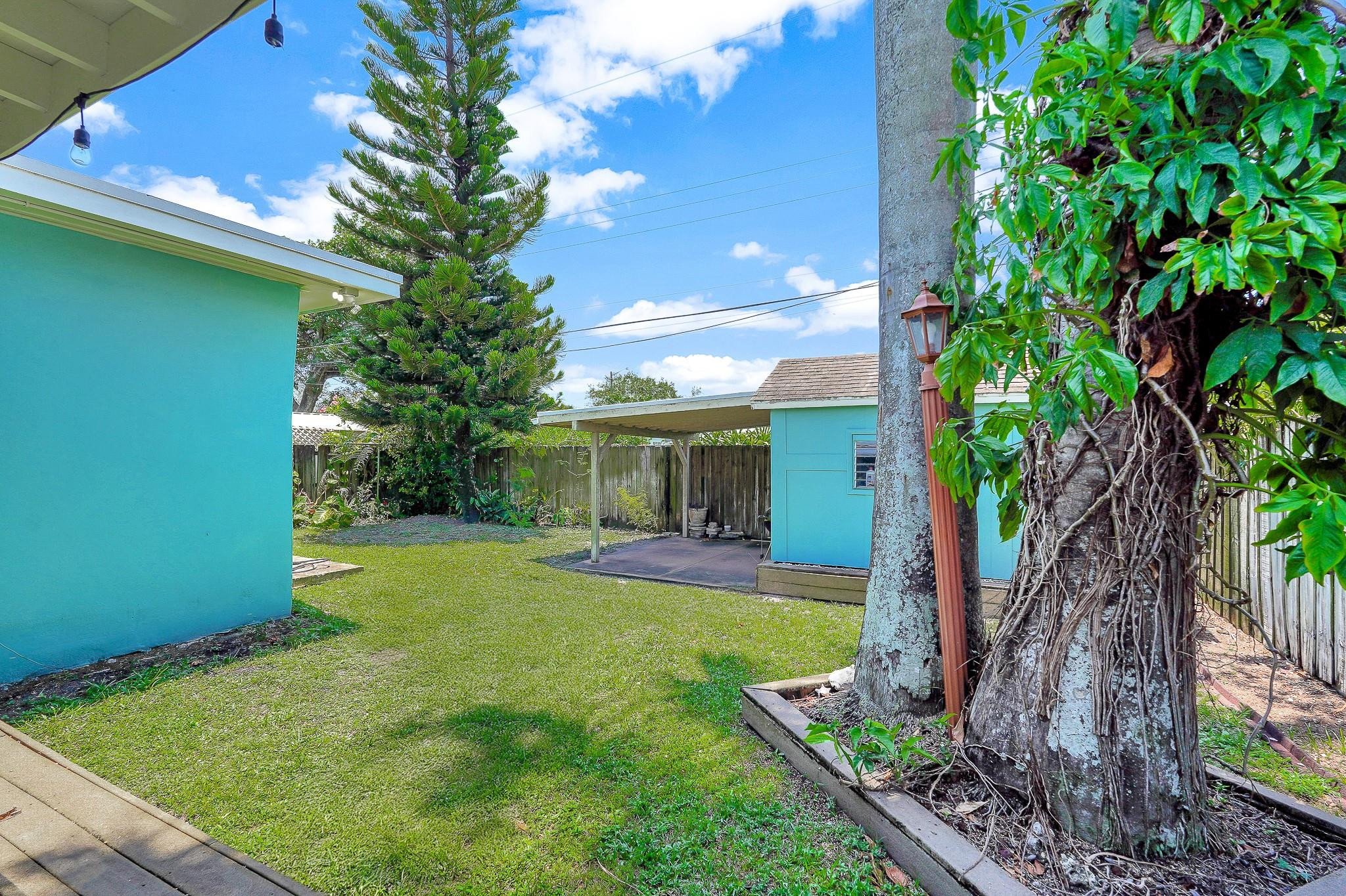 320 NW 51st Ct
