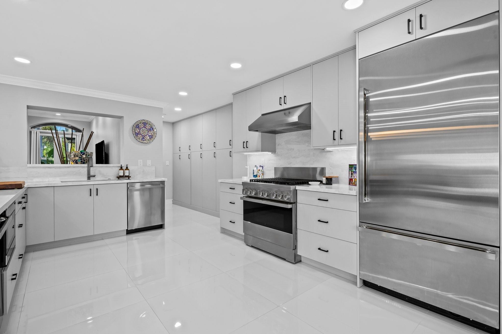 331 SE 9th Ct