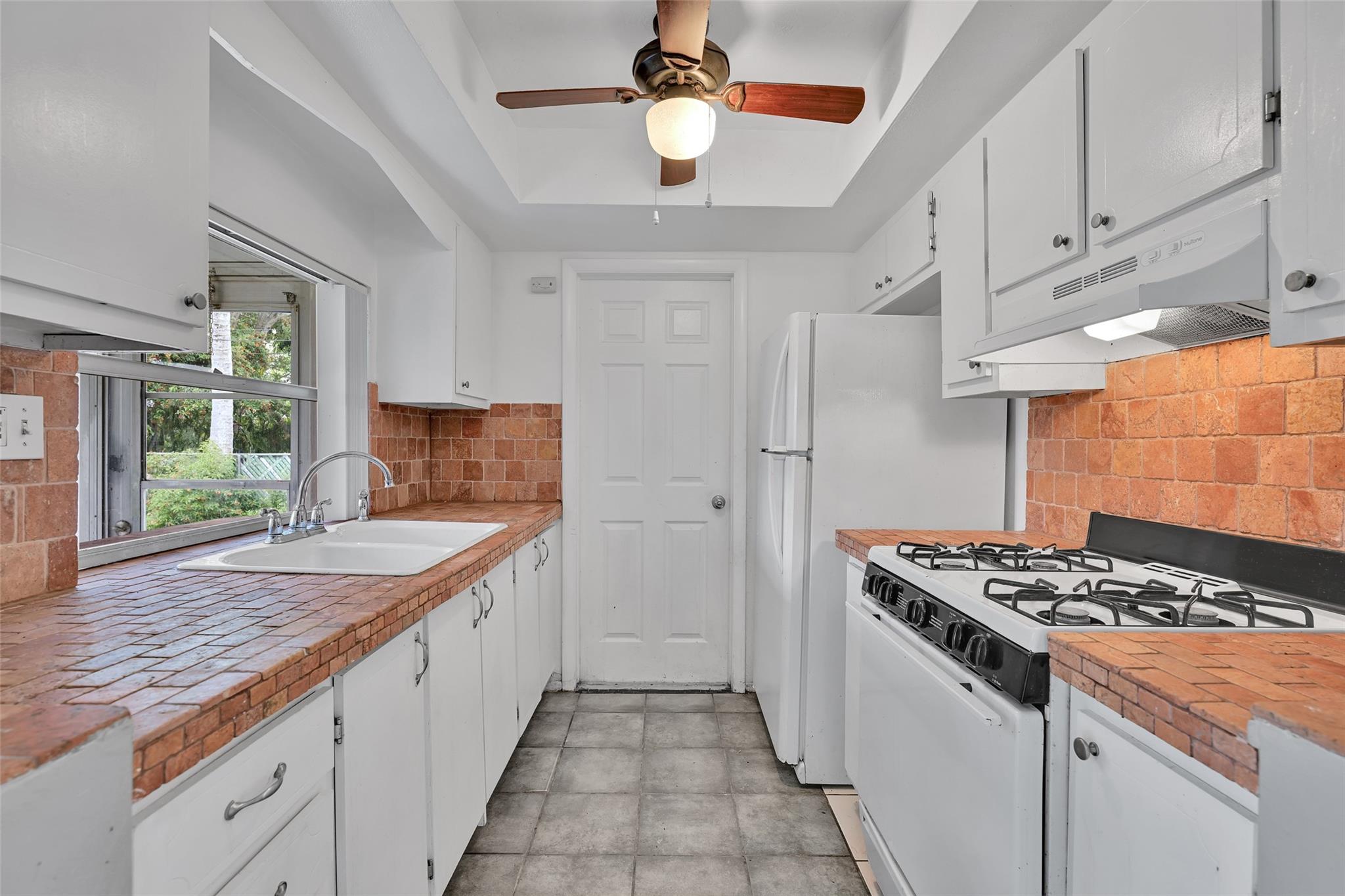 8360 NW 26th St
