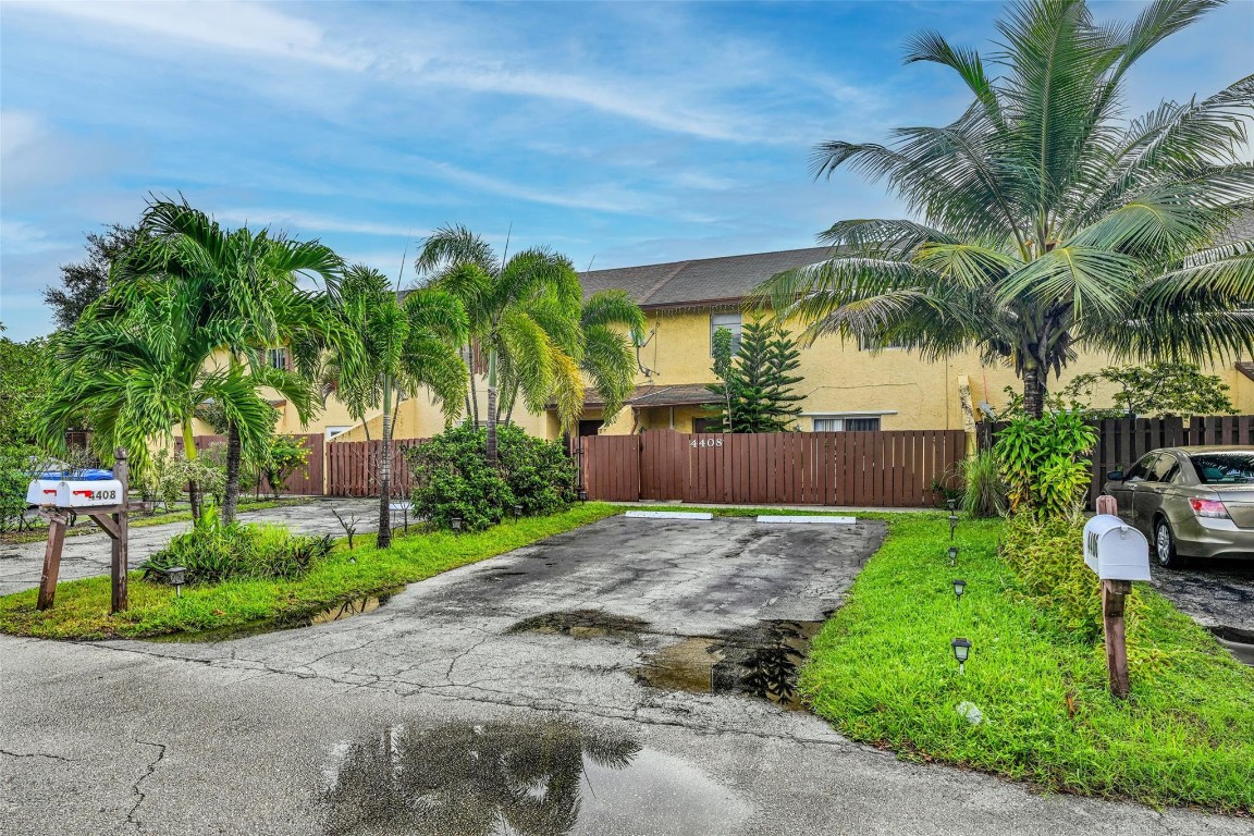 4408 NW 4th Ave 2760