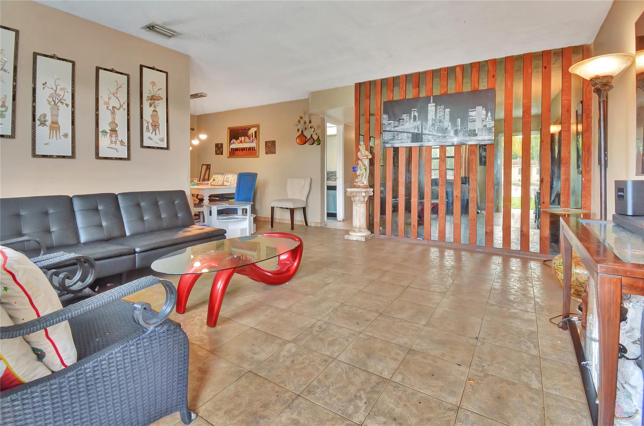 4401 NW 33rd St