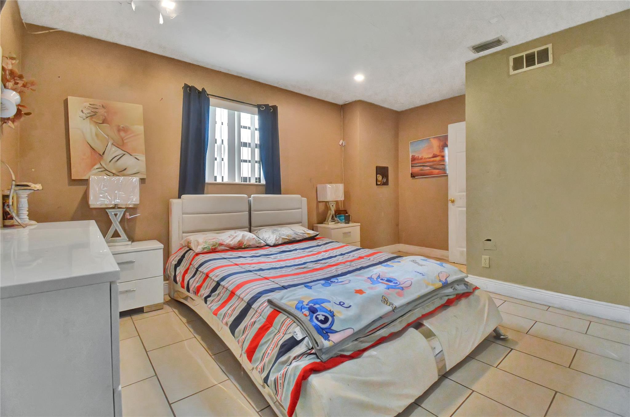 4401 NW 33rd St