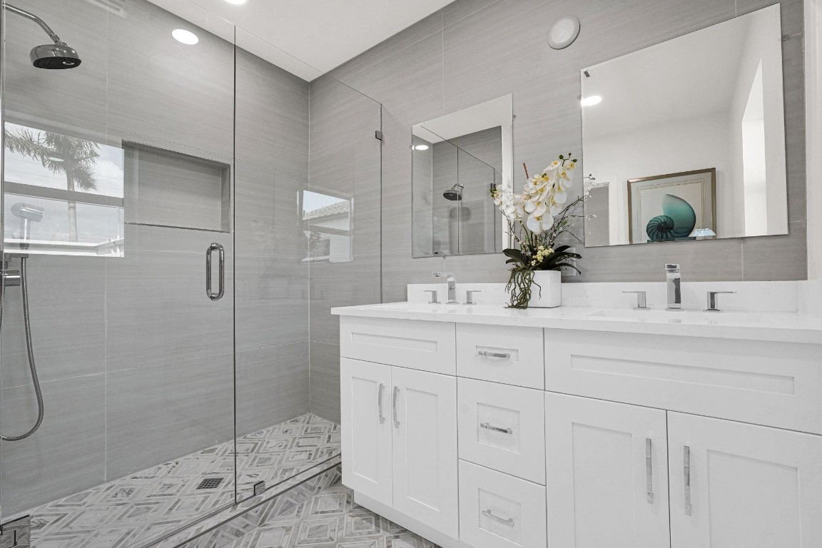 4015 Washington Road