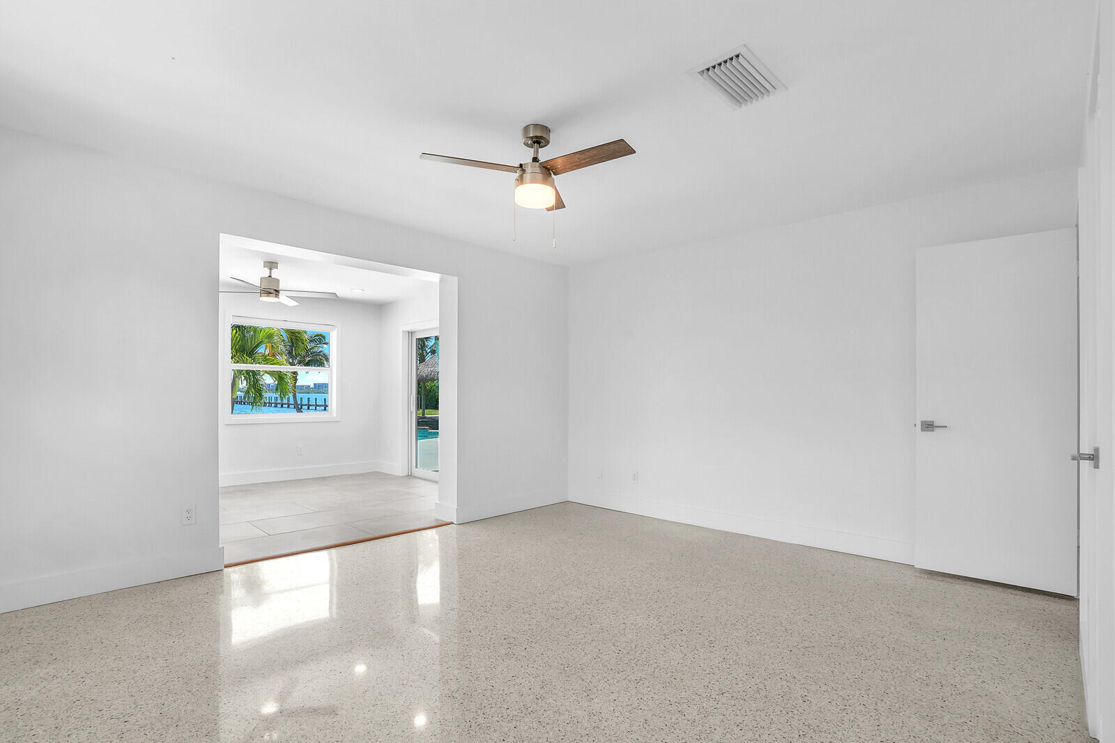 930 S Lakeside Drive