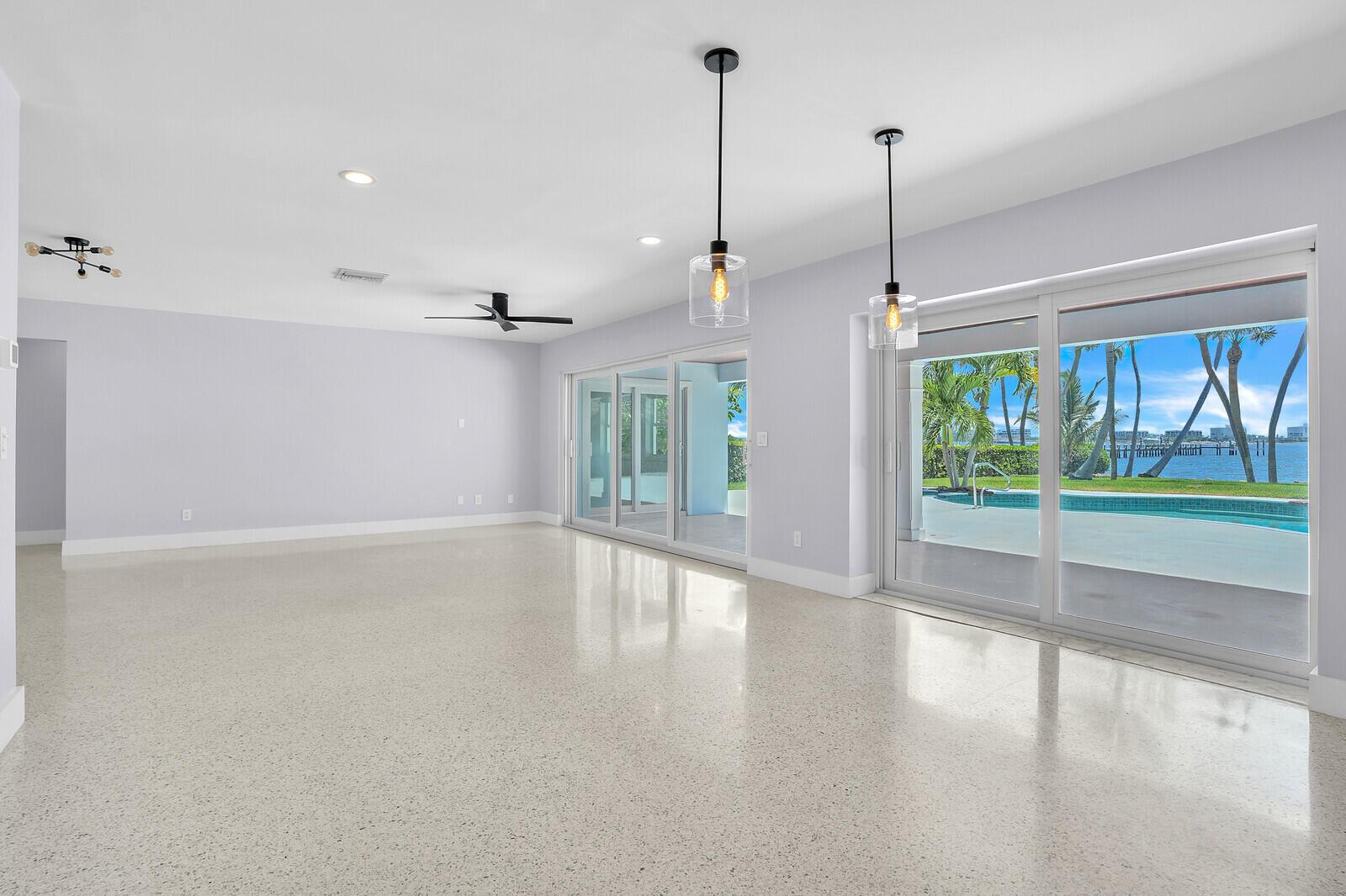 930 S Lakeside Drive