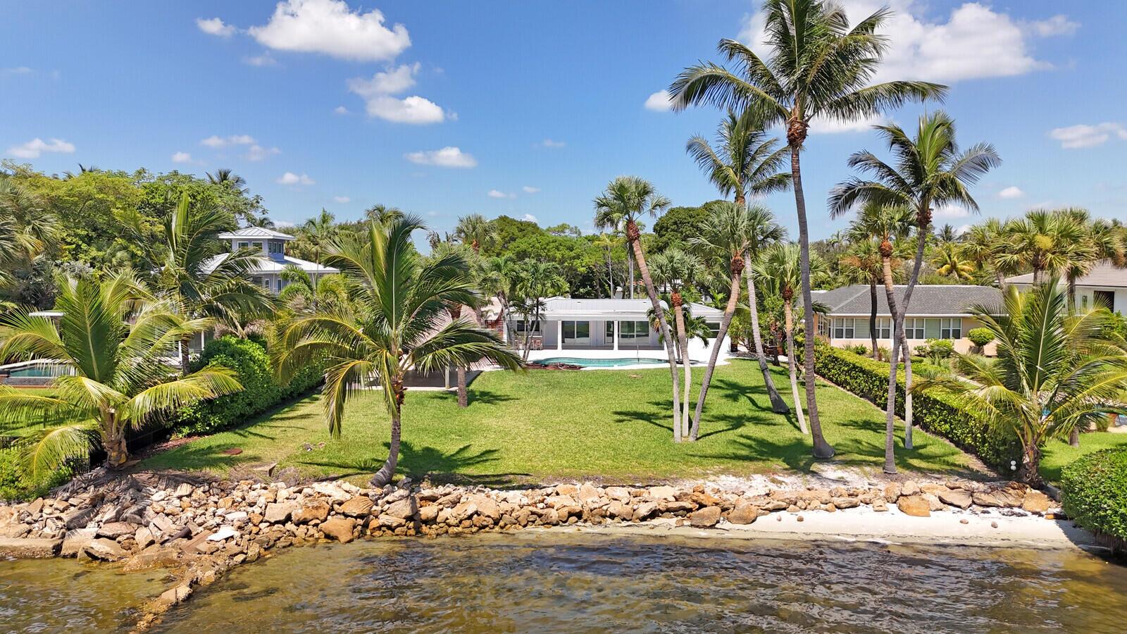 930 S Lakeside Drive