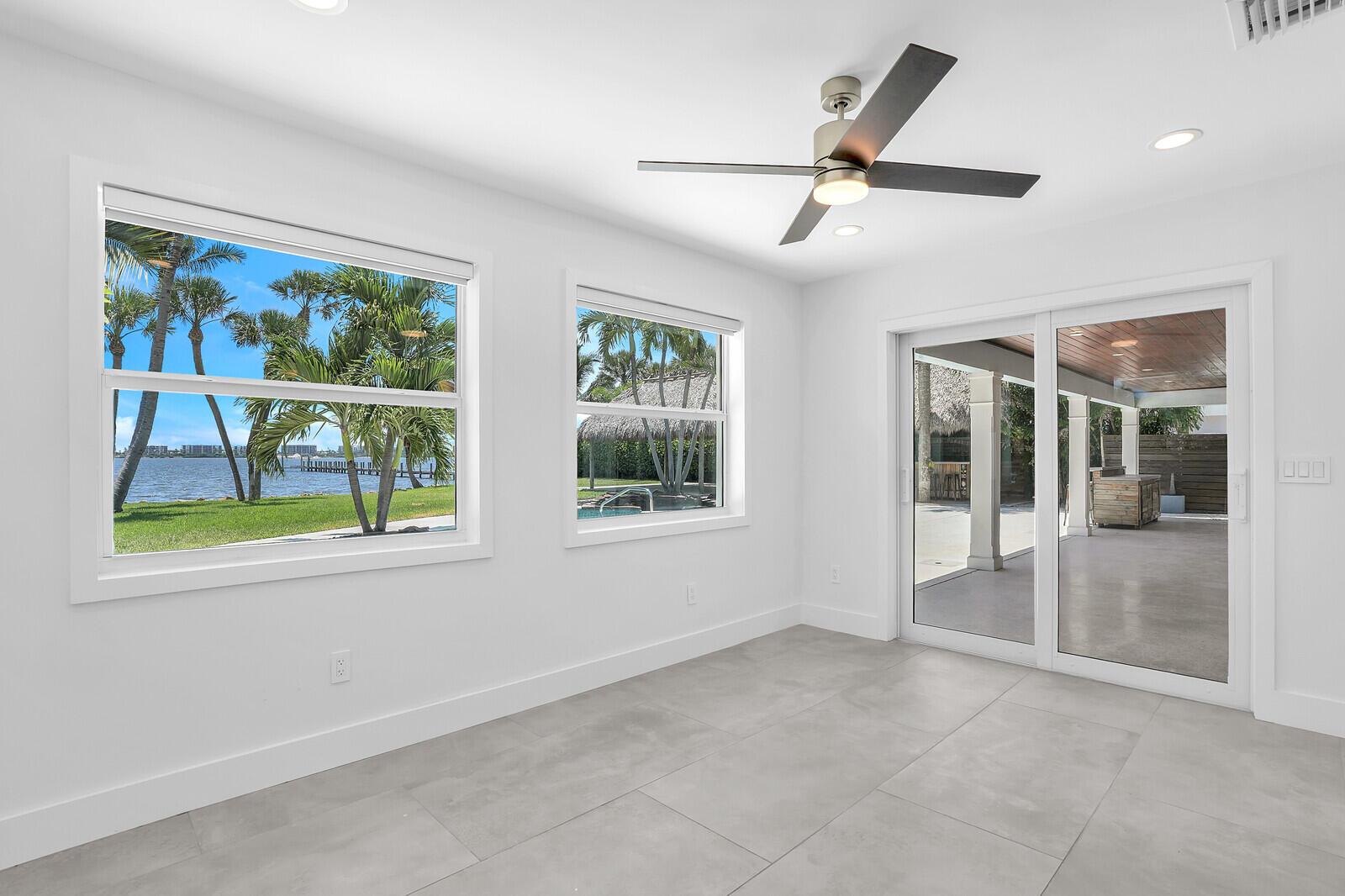 930 S Lakeside Drive