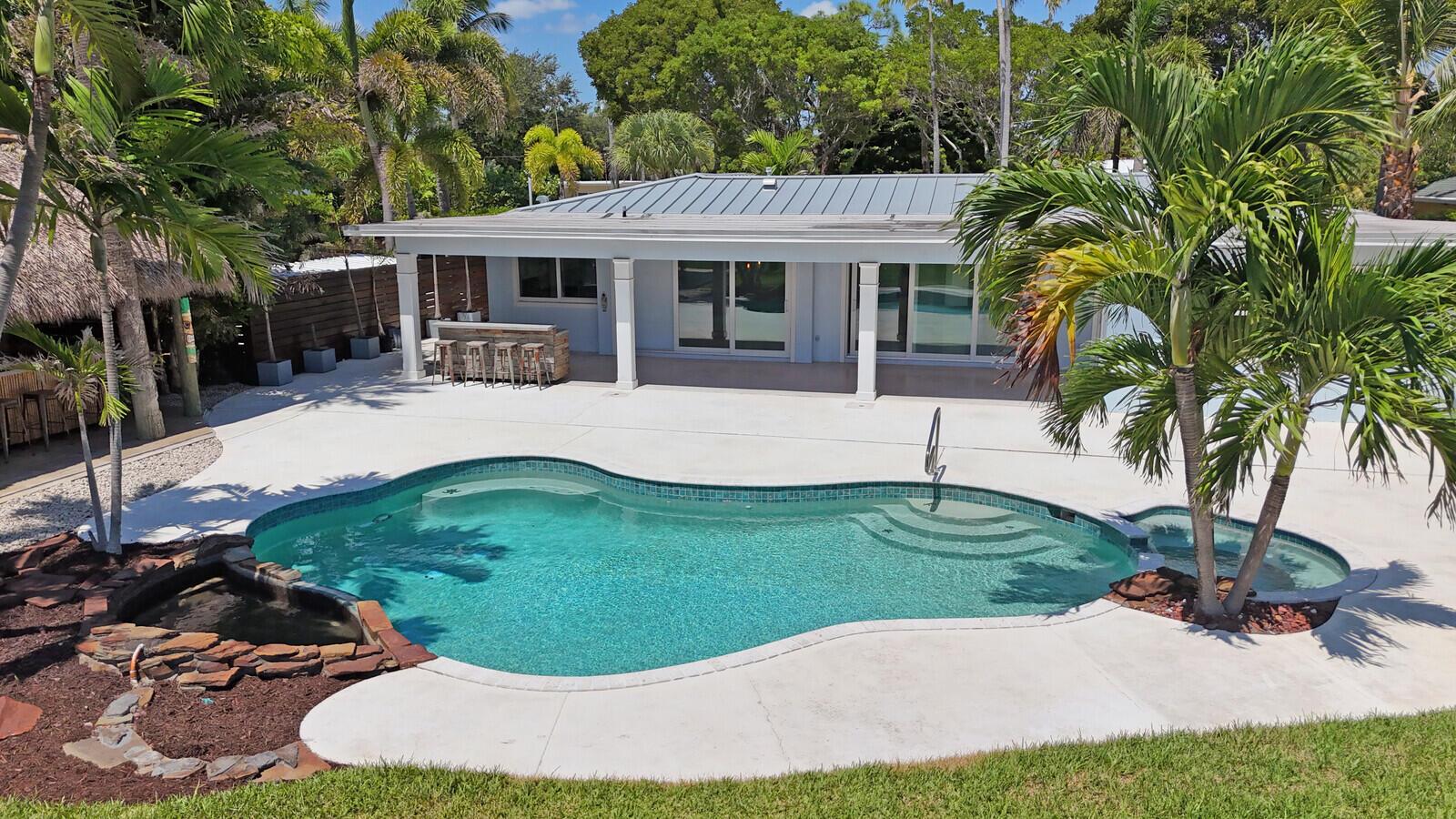 930 S Lakeside Drive