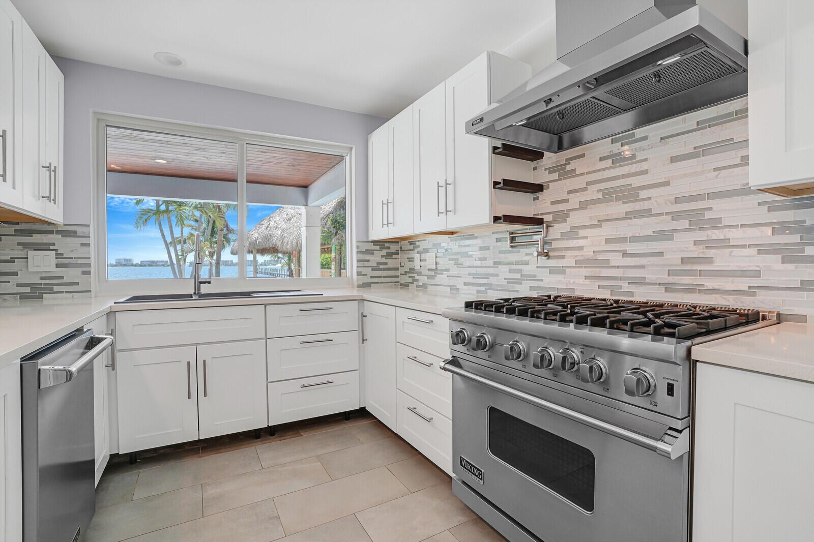 930 S Lakeside Drive