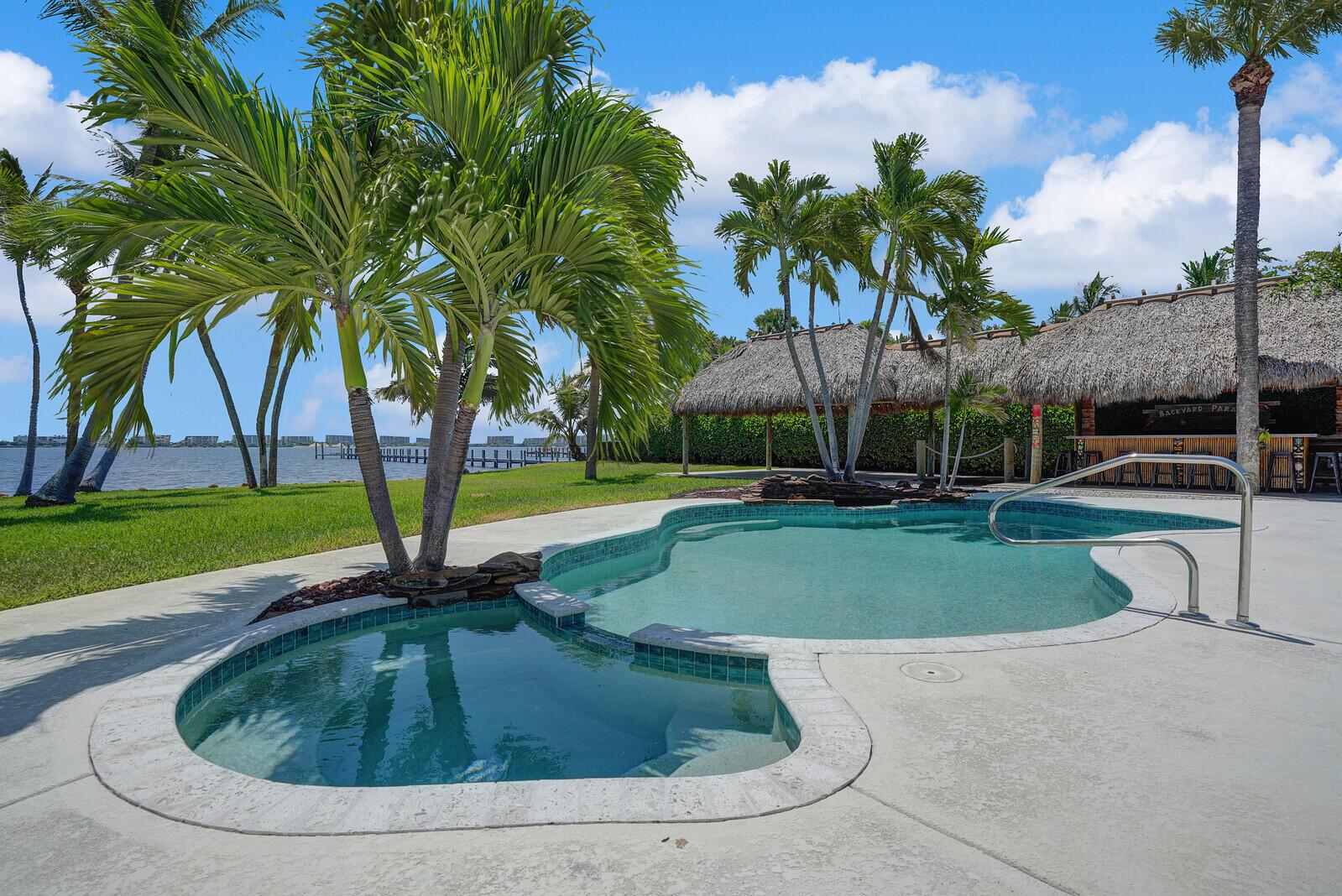 930 S Lakeside Drive