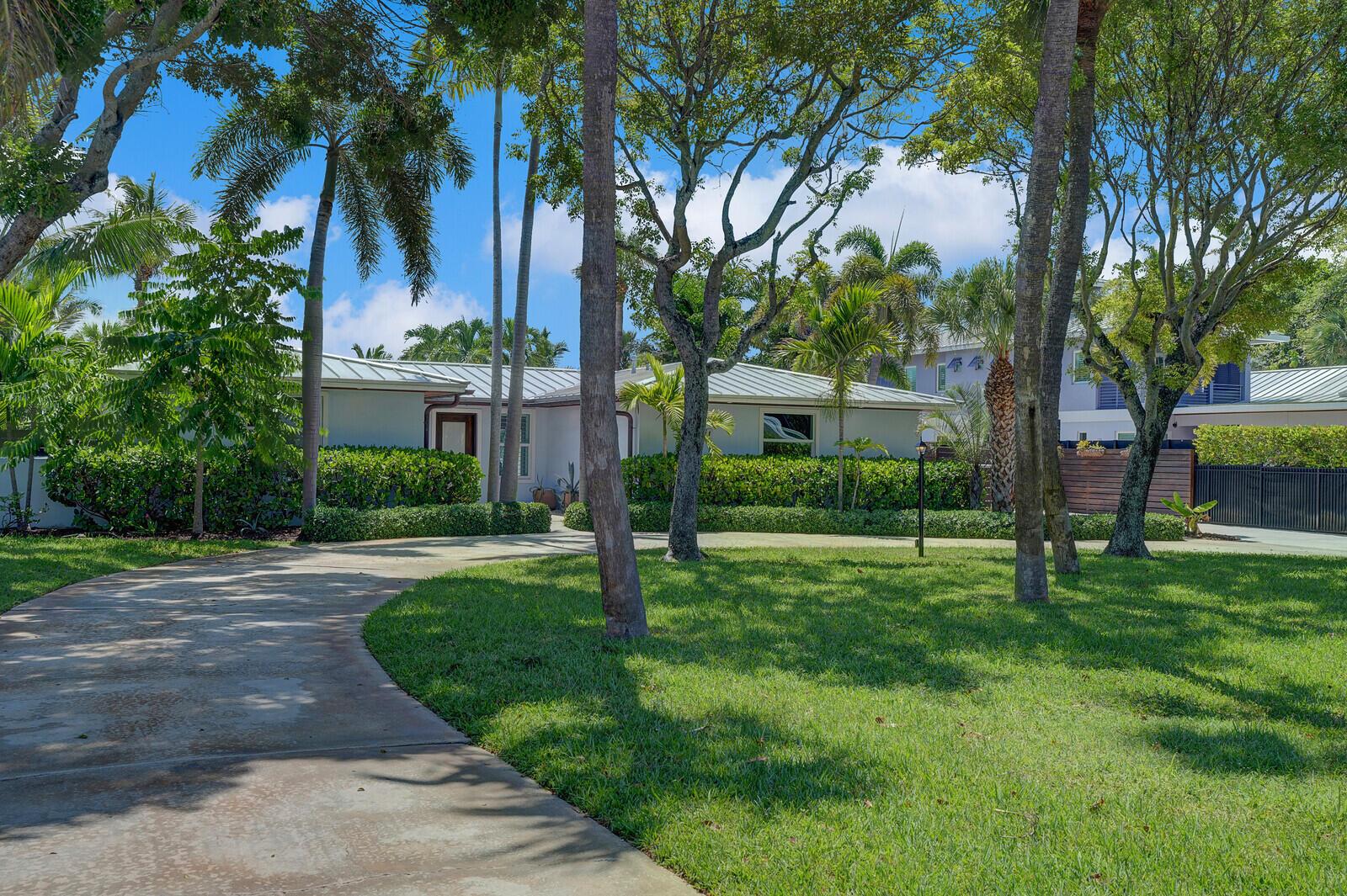 930 S Lakeside Drive