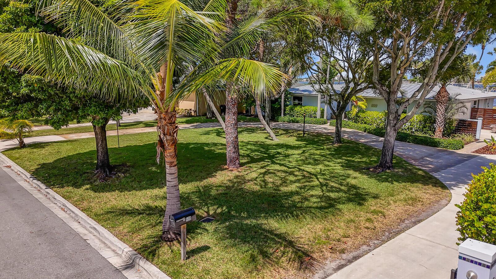 930 S Lakeside Drive
