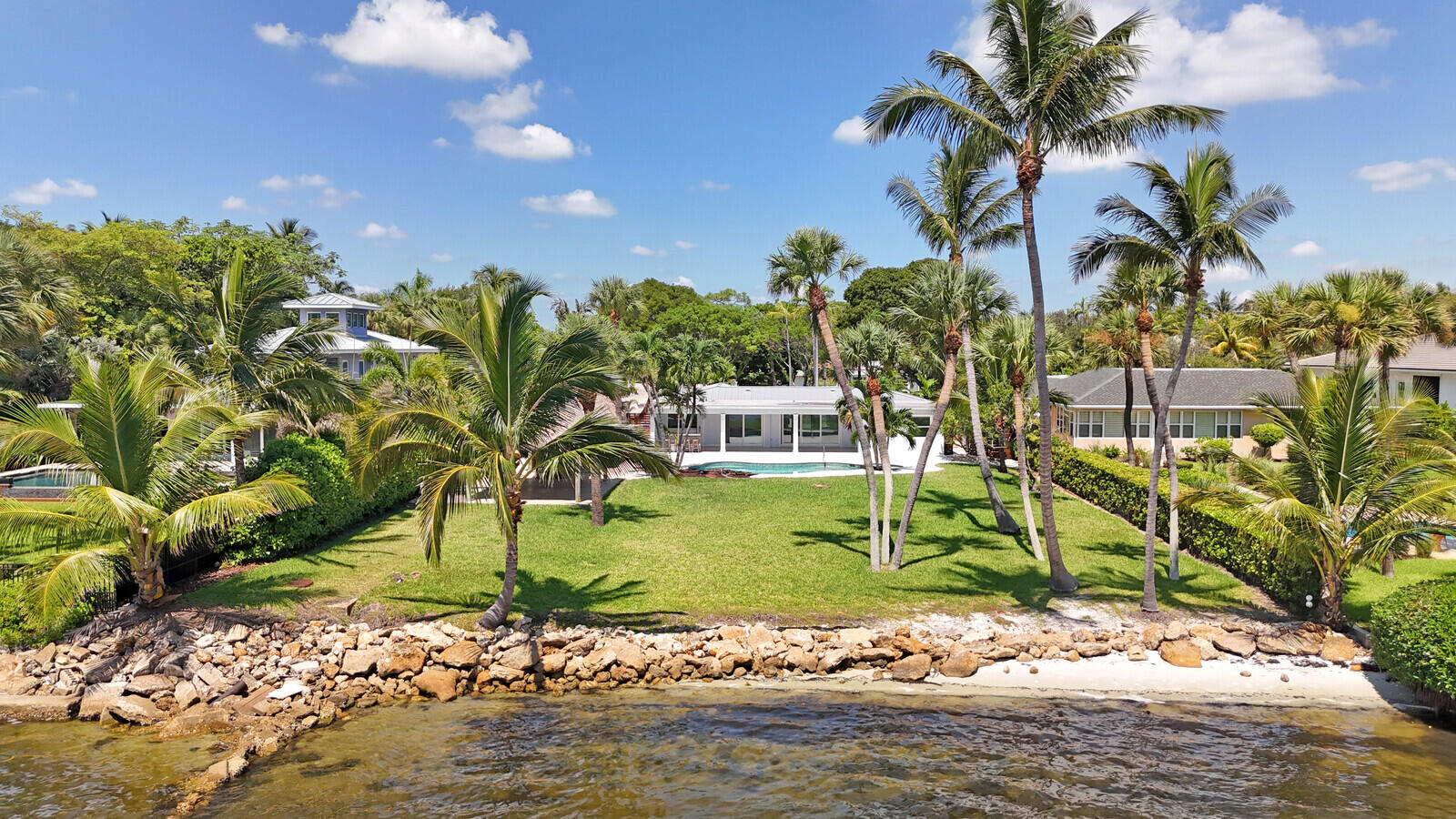 930 S Lakeside Drive