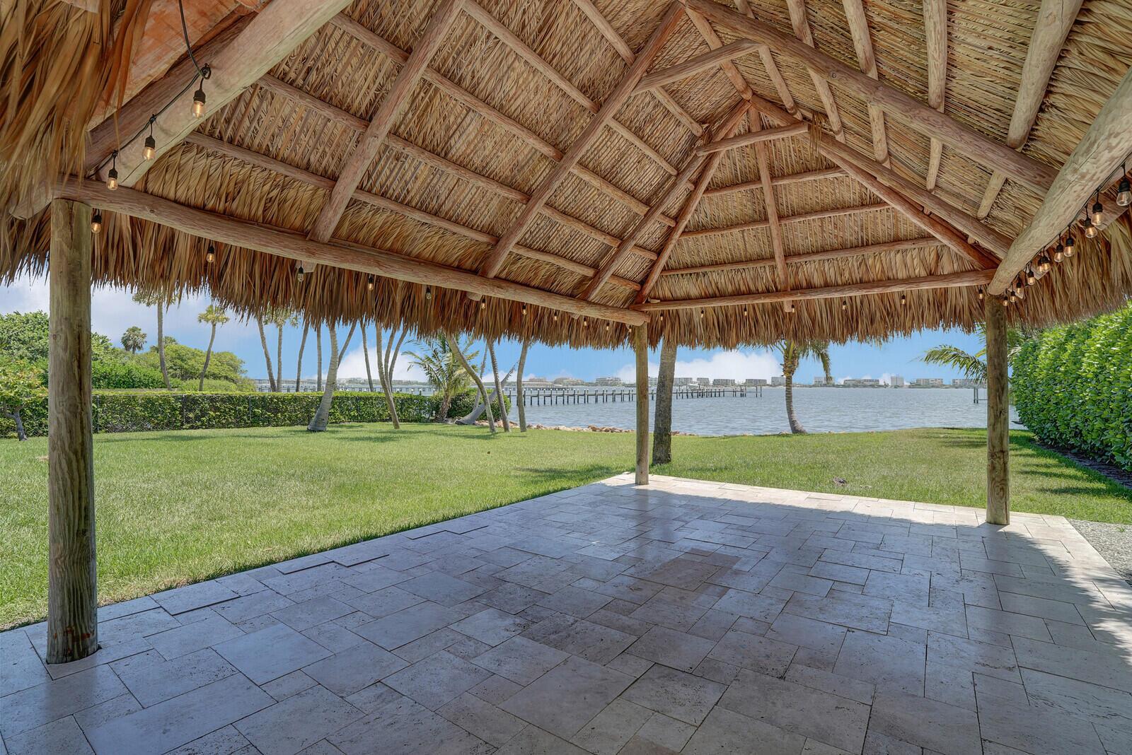 930 S Lakeside Drive
