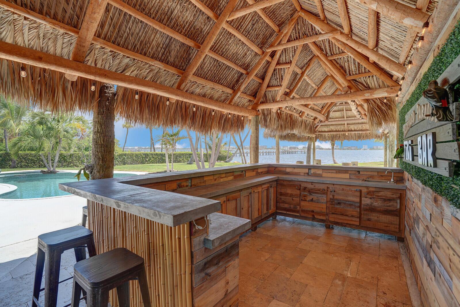 930 S Lakeside Drive