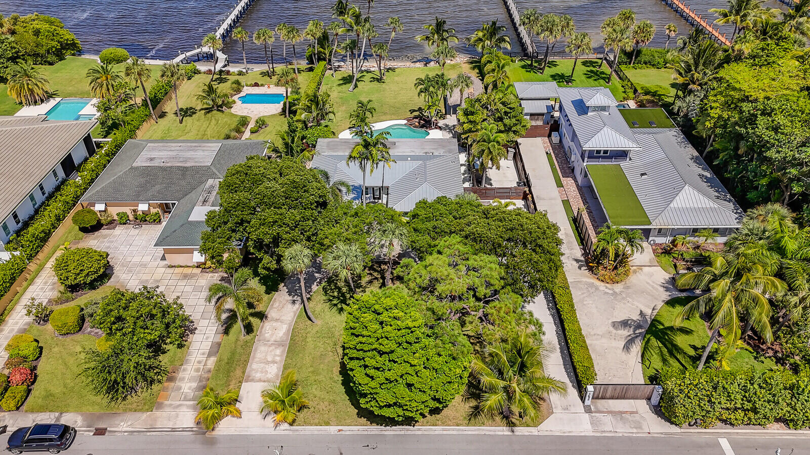 930 S Lakeside Drive
