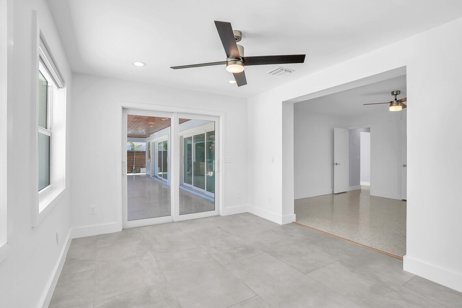 930 S Lakeside Drive