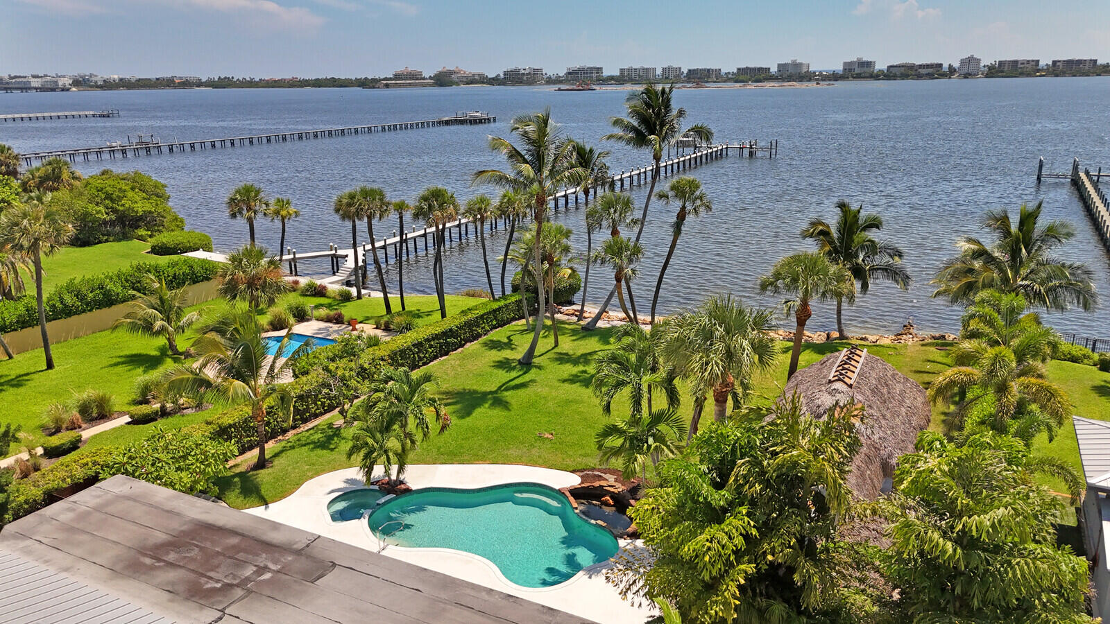930 S Lakeside Drive