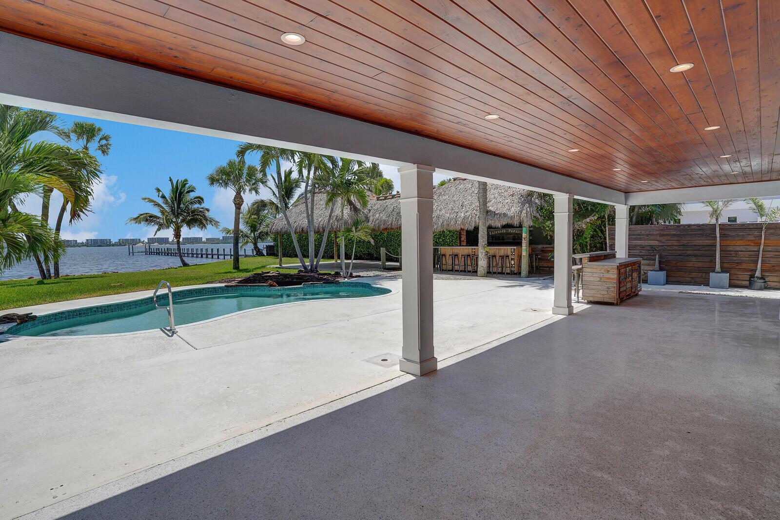 930 S Lakeside Drive