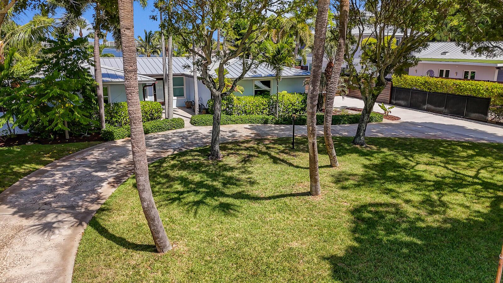 930 S Lakeside Drive