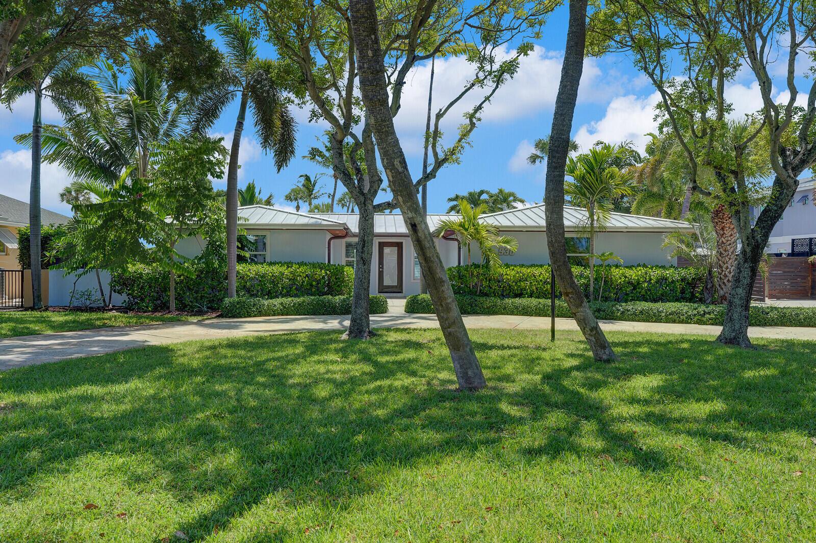 930 S Lakeside Drive