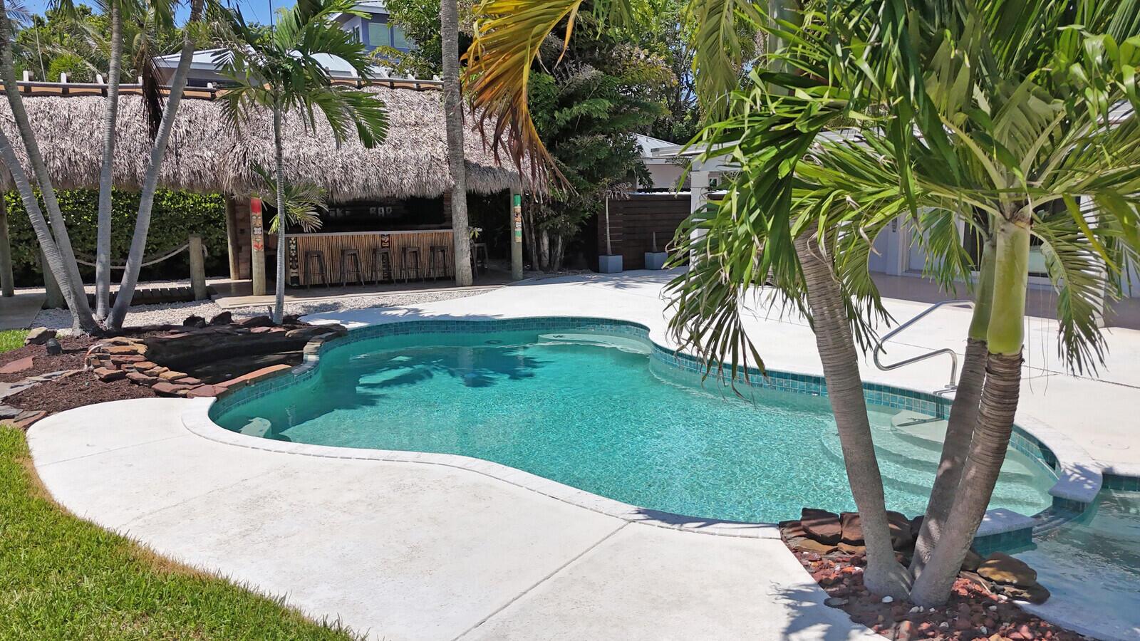 930 S Lakeside Drive