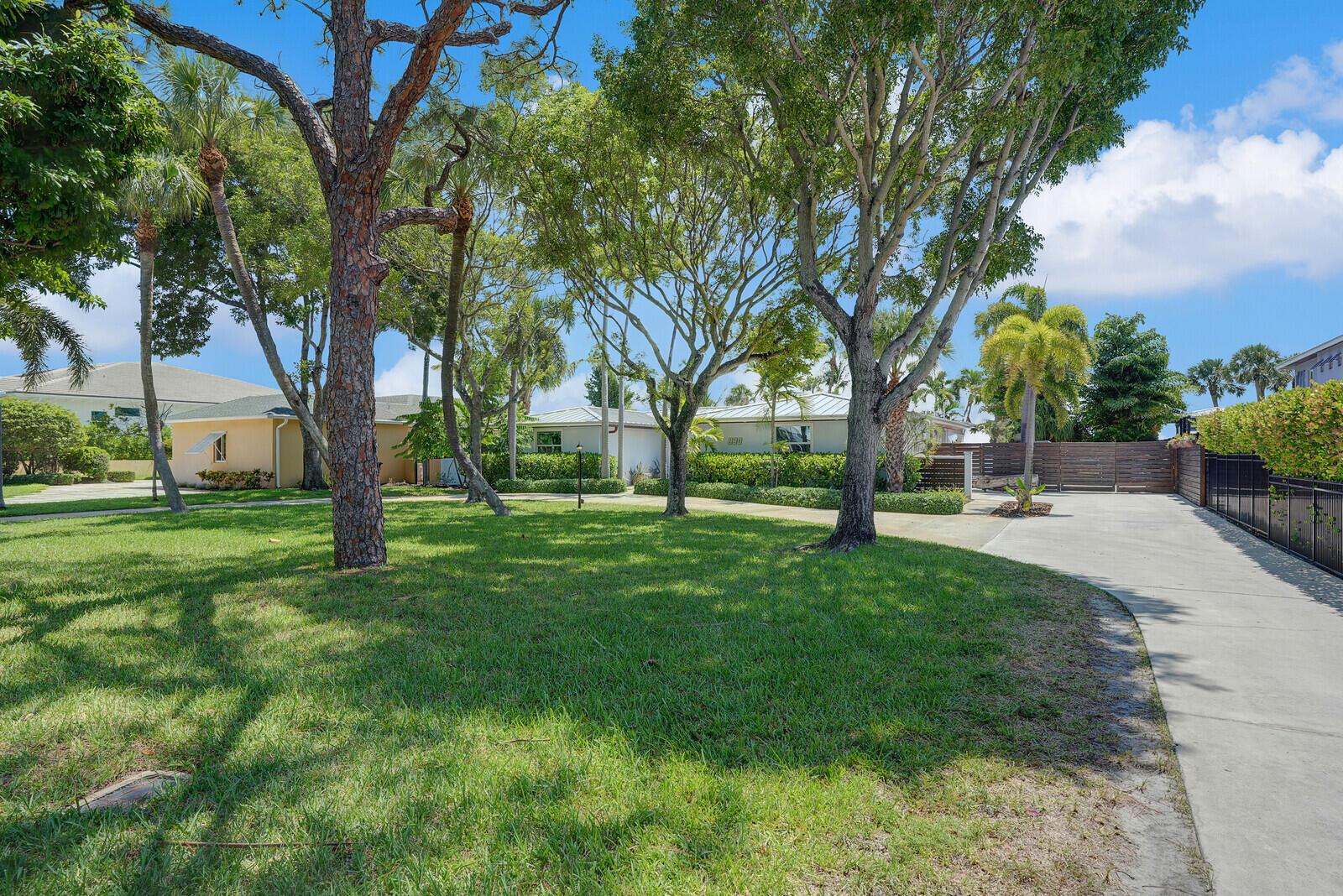 930 S Lakeside Drive