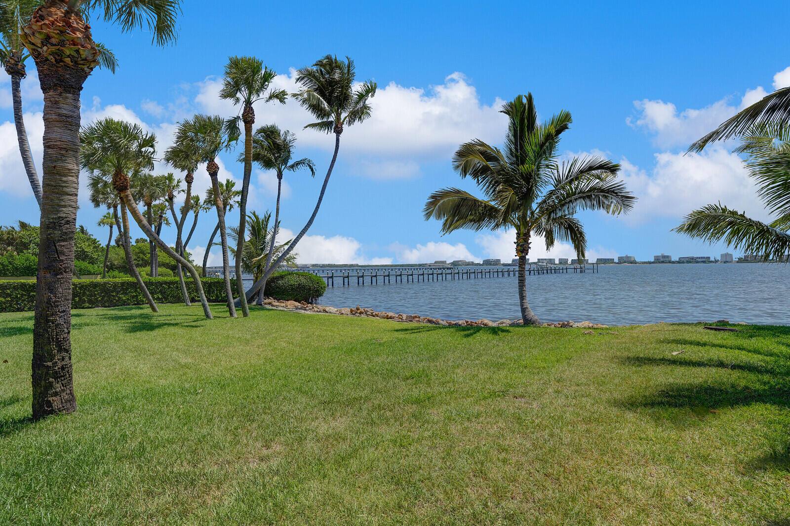 930 S Lakeside Drive