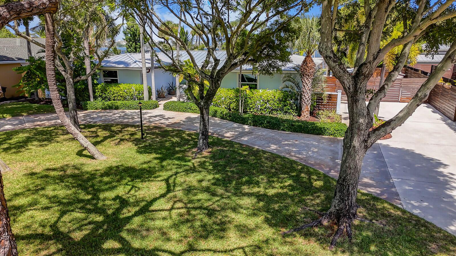 930 S Lakeside Drive