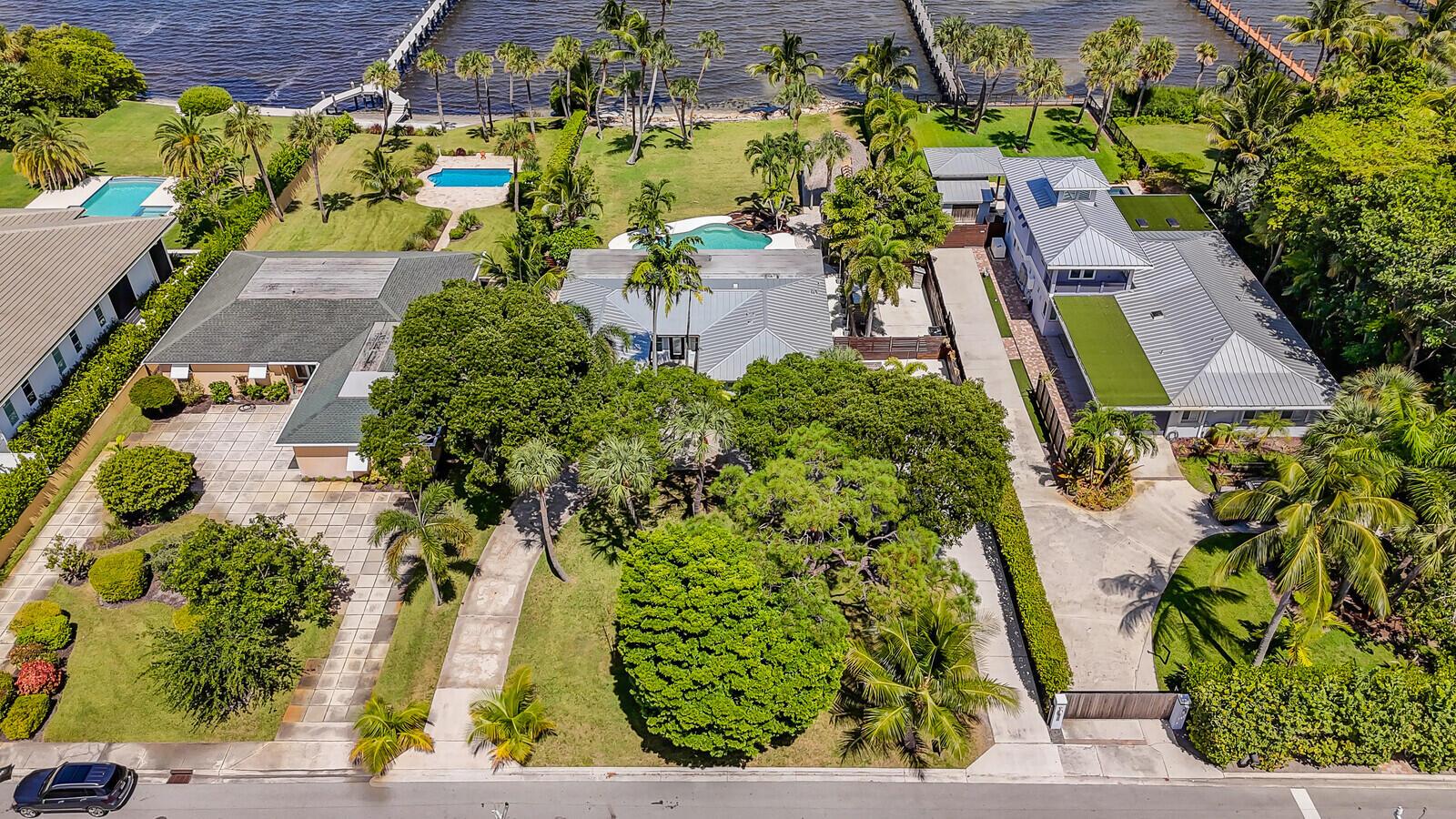 930 S Lakeside Drive