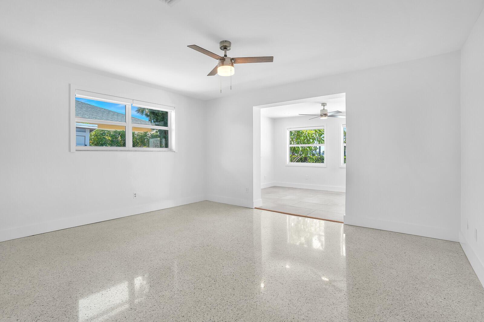 930 S Lakeside Drive