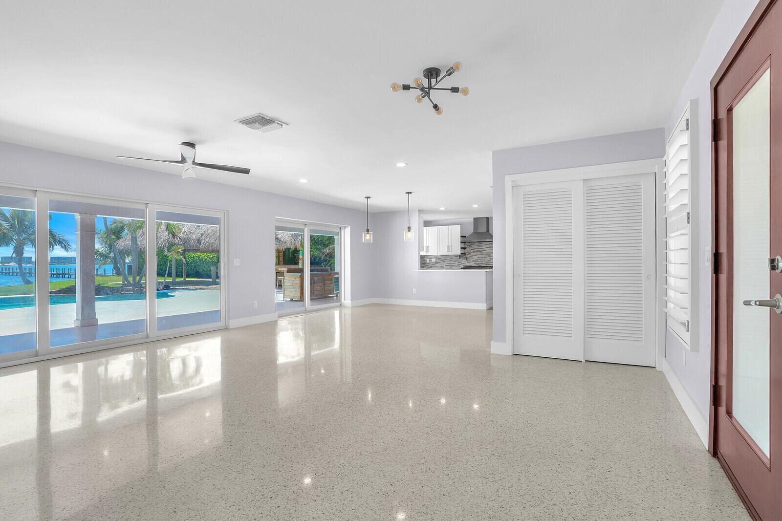 930 S Lakeside Drive