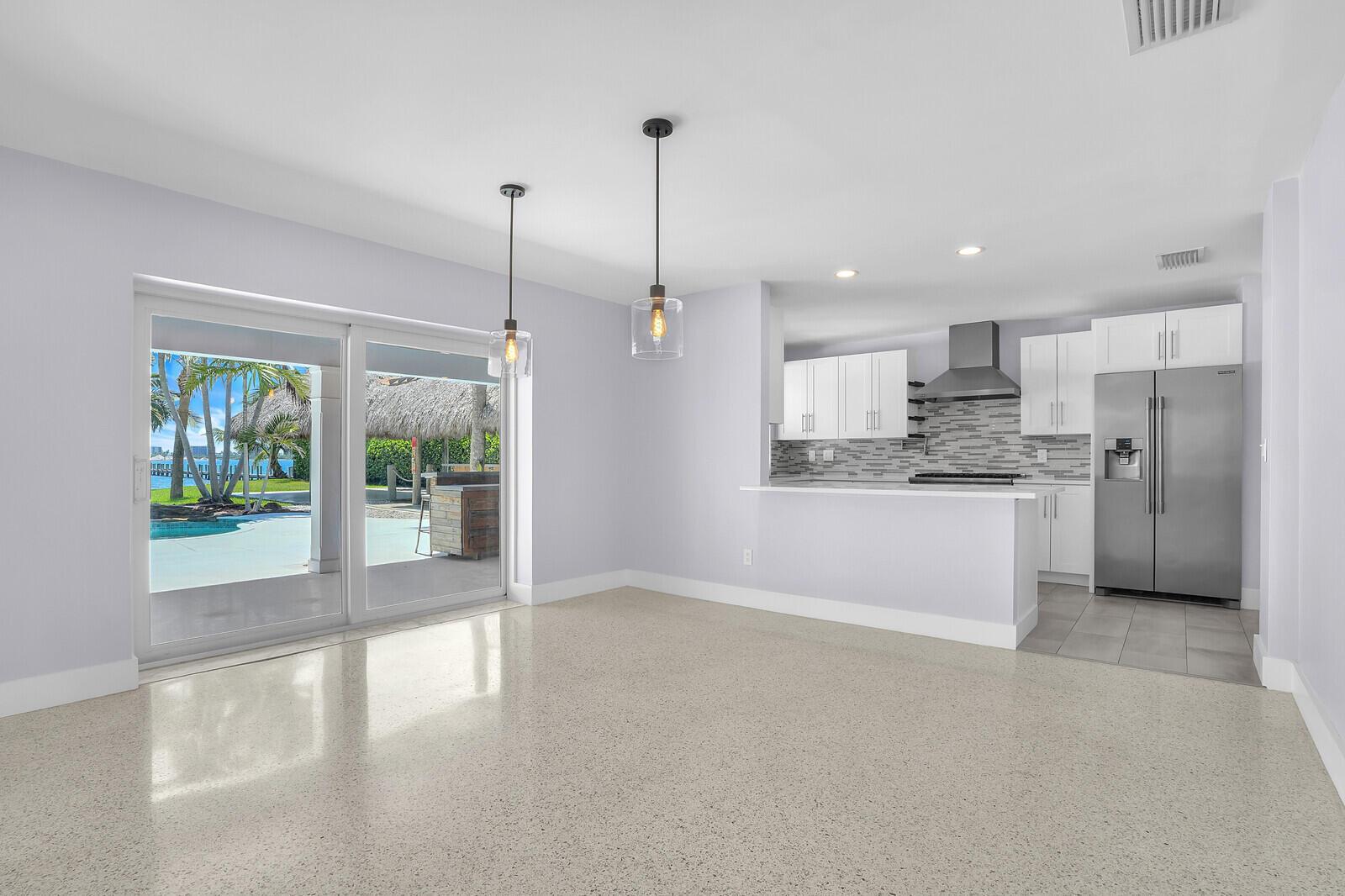 930 S Lakeside Drive