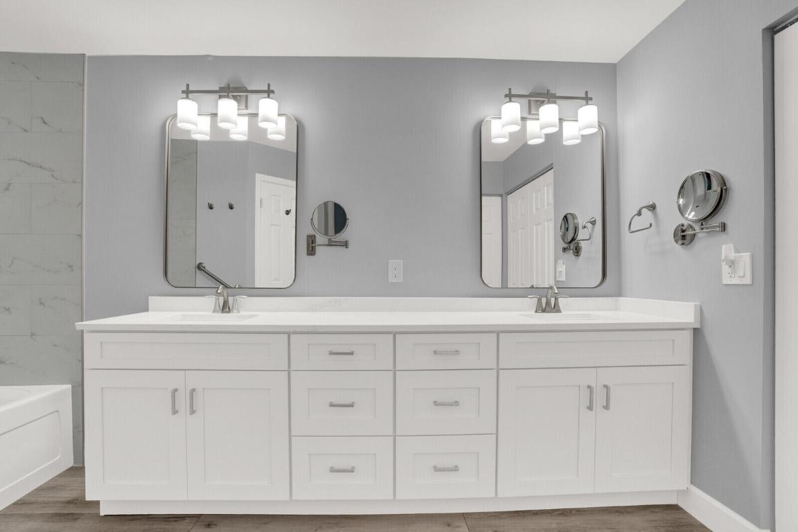 9 Lexington Lane E H