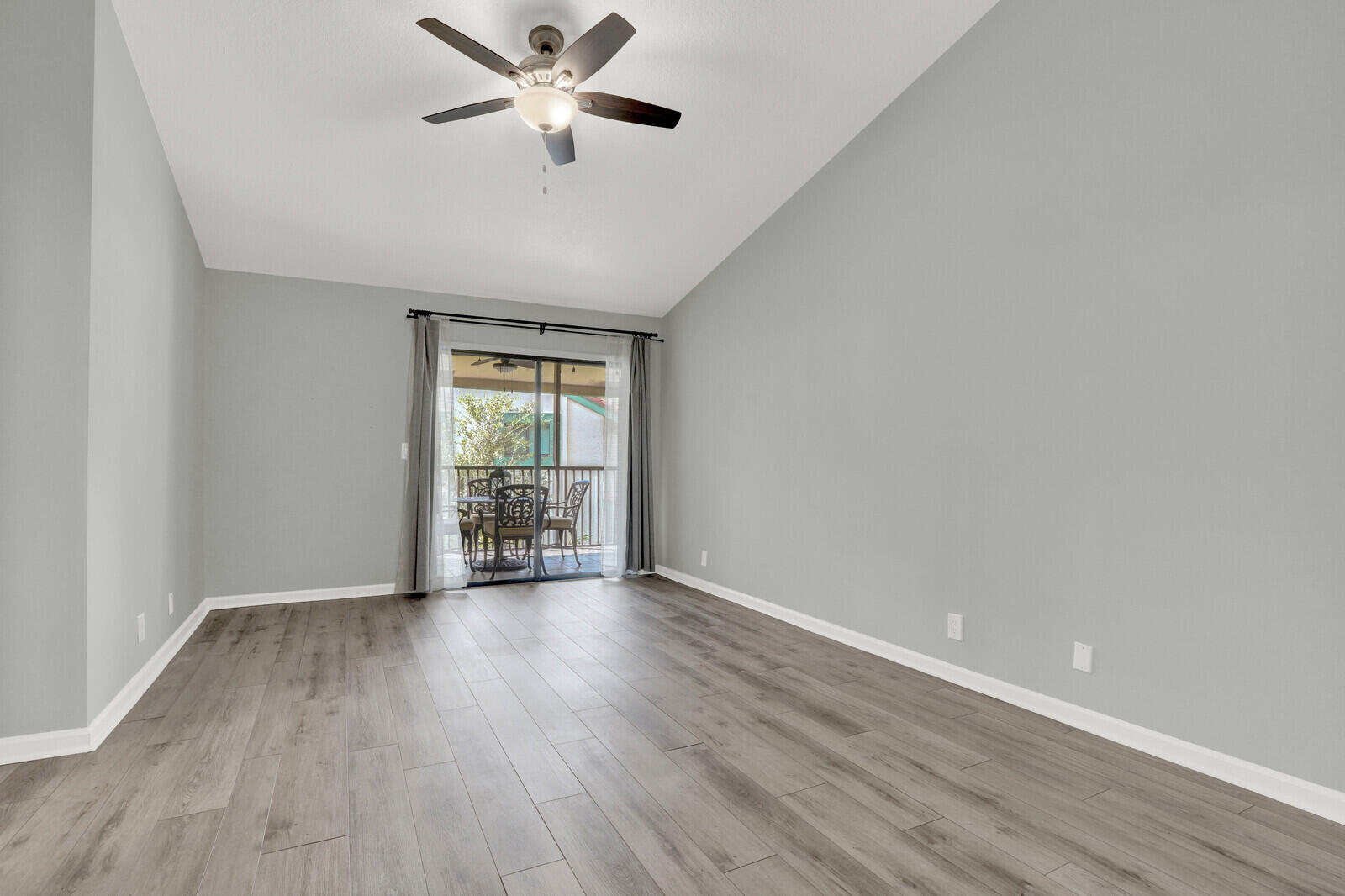 9 Lexington Lane E H