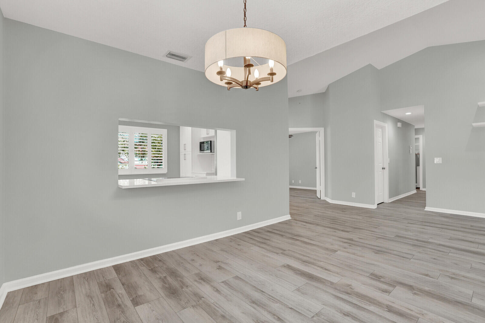 9 Lexington Lane E H