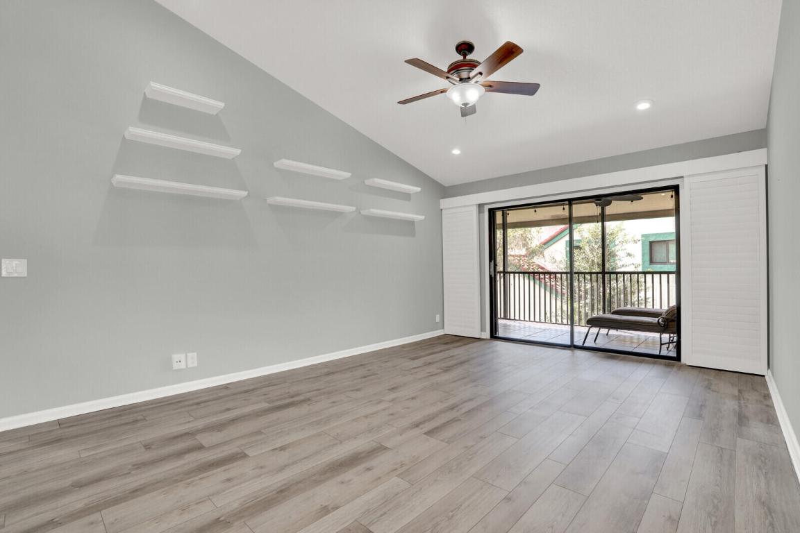 9 Lexington Lane E H