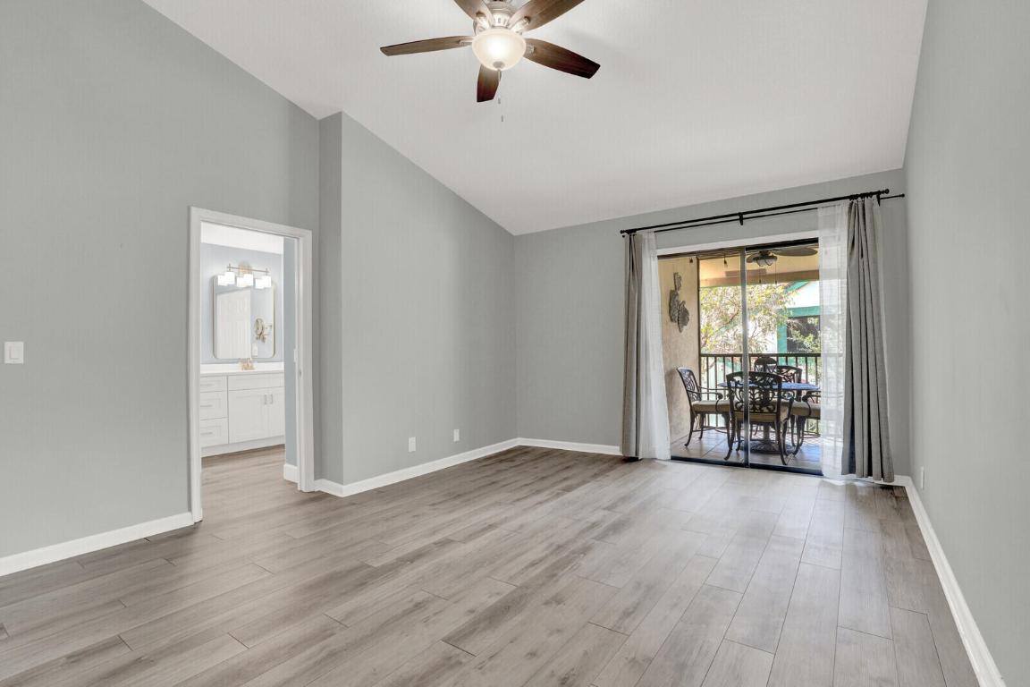 9 Lexington Lane E H