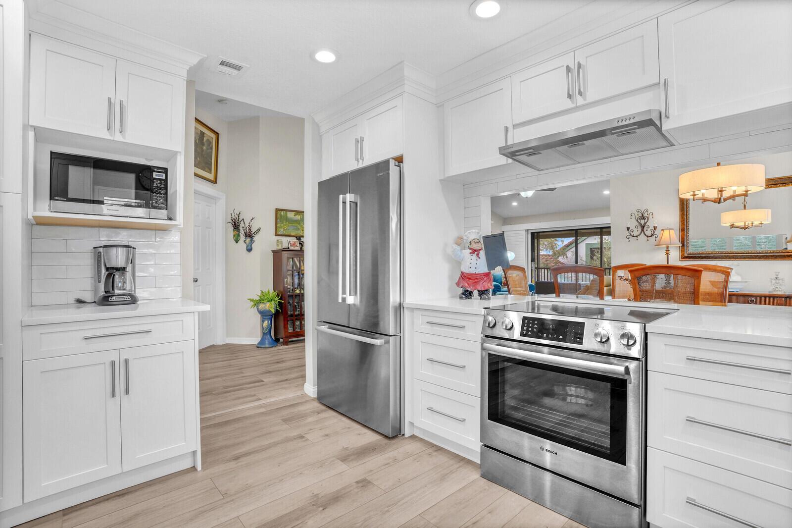 9 Lexington Lane E H