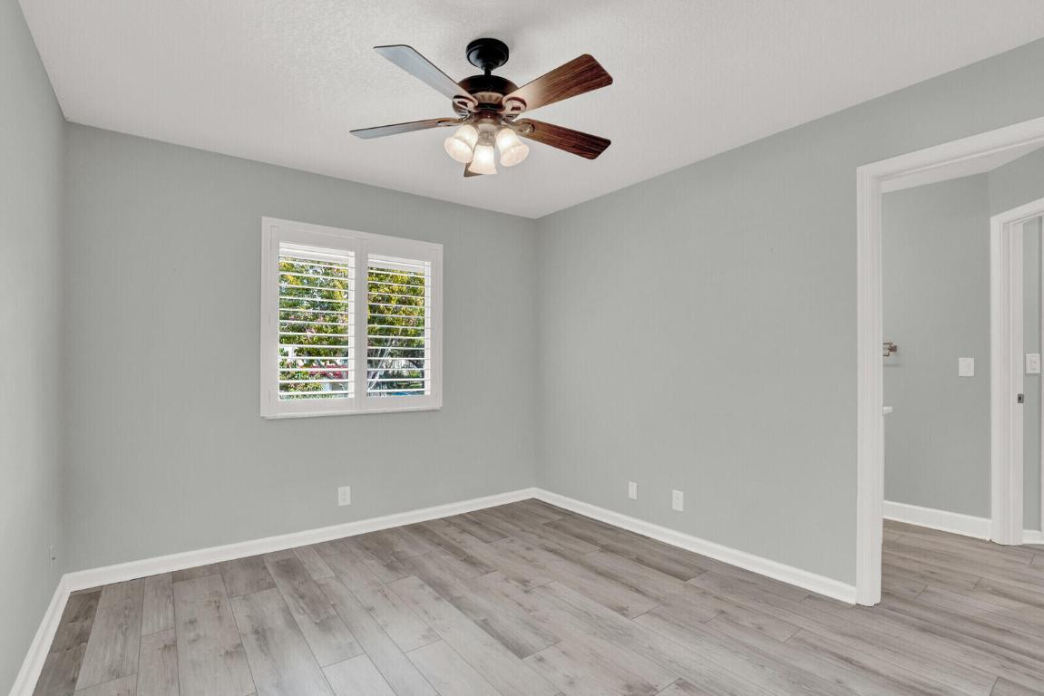 9 Lexington Lane E H