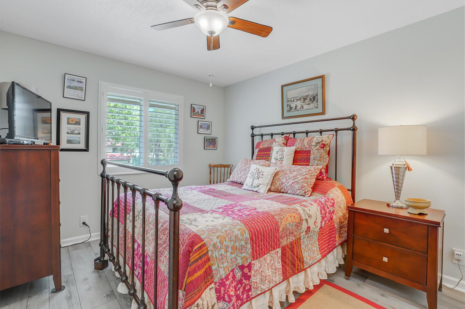 9 Lexington Lane E H